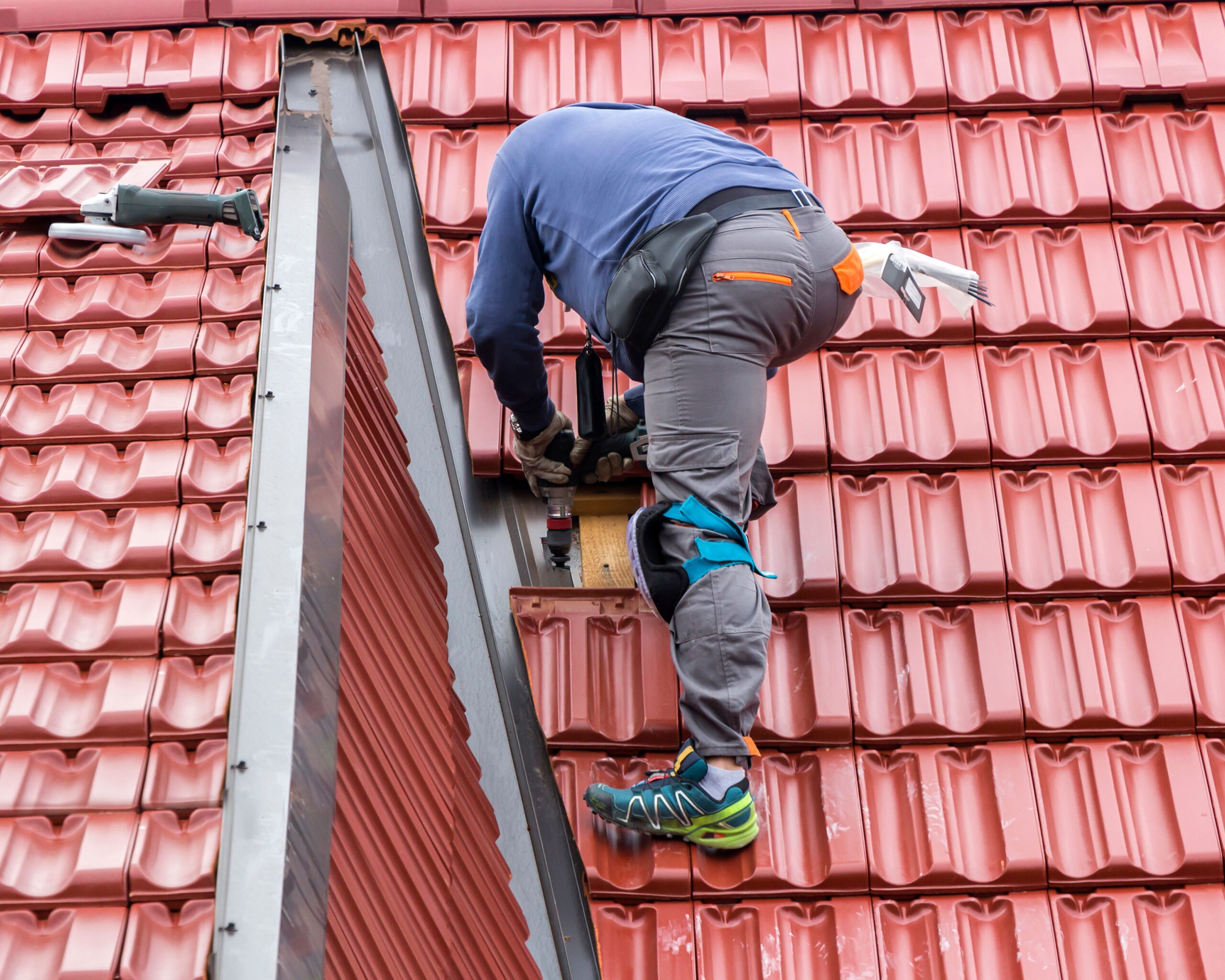 worker-rearing-roof